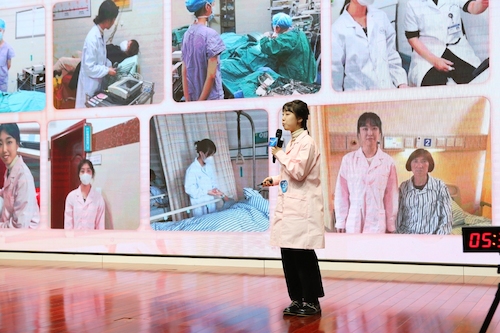 【图3】郑如意同学在进行现场路演